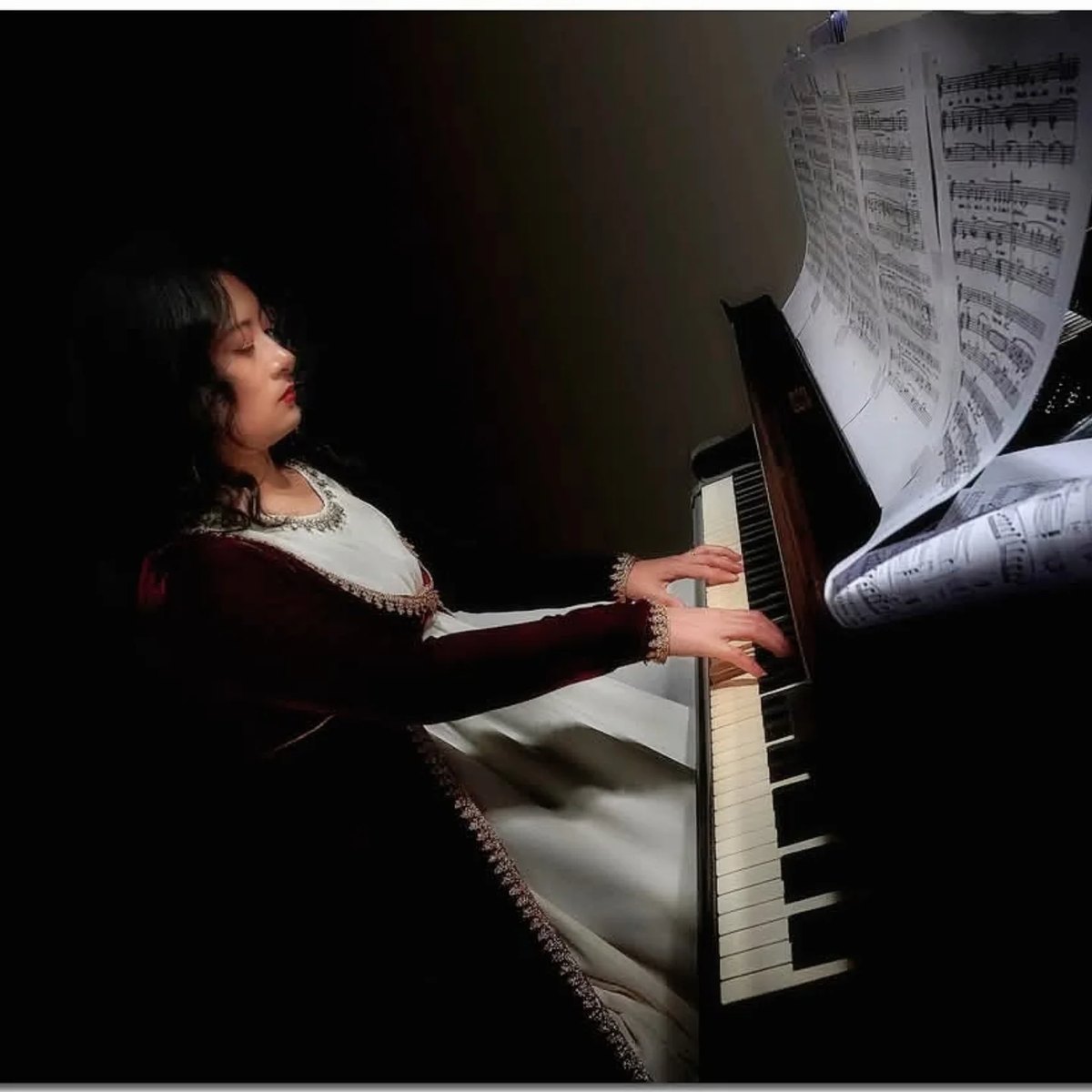 Zhang Chaoying suona il pianoforte