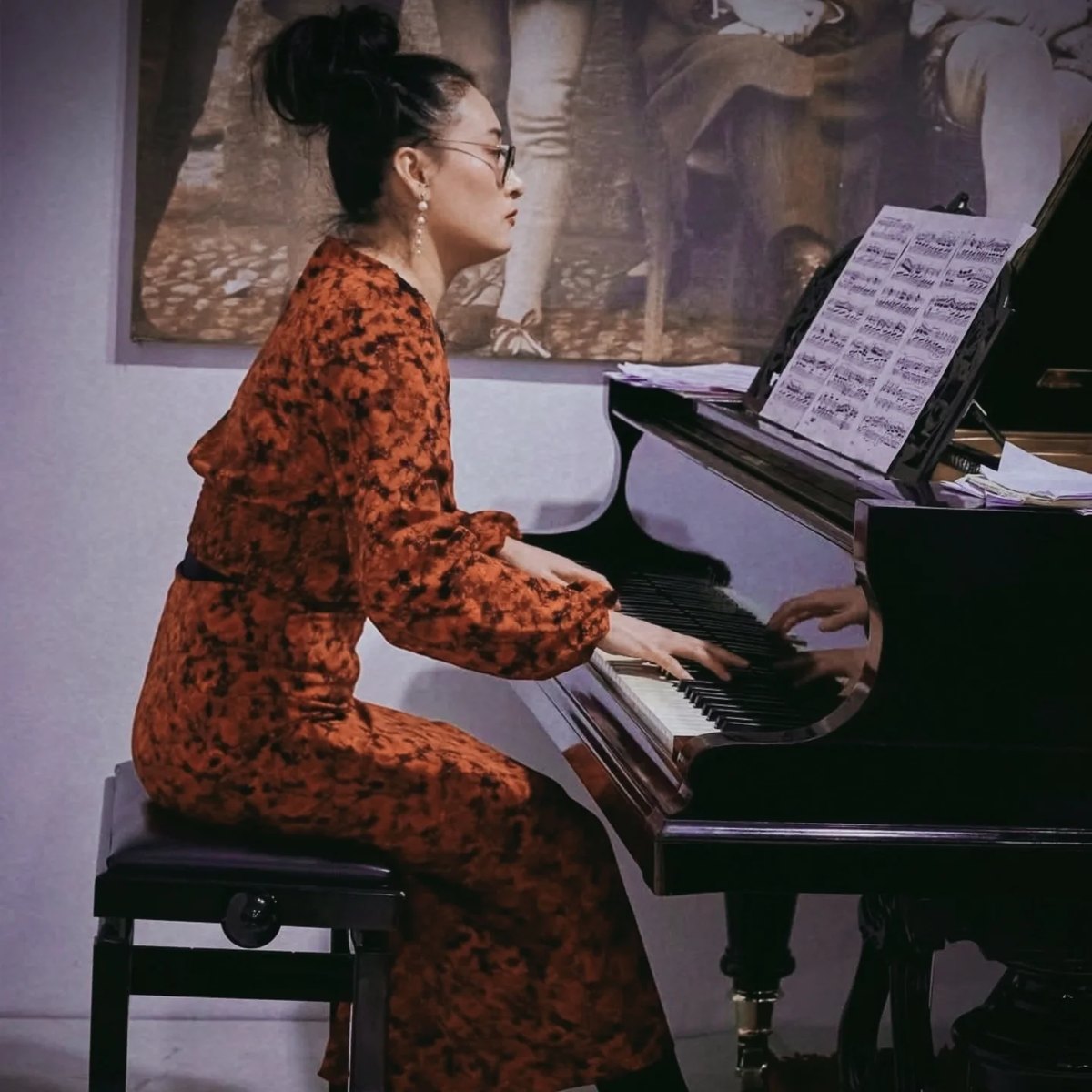 Zhang Chaoying playing the piano